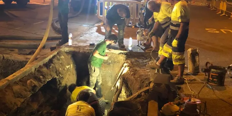 Avaria a la xarxa d'aigua potable a l'alçada de Les Creus