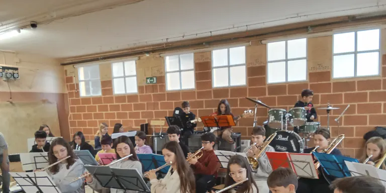 Prop d’un centenar d’alumnes d’escoles de música de Solsona, Súria, Vilafranca i Barcelona comparteixen un cap de setmana d’intercanvi musical a La Carral