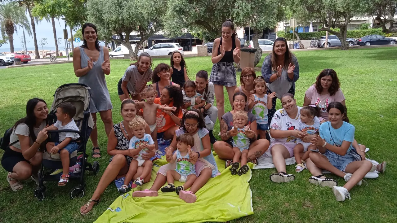L’espai familiar Saltirons de Cambrils tanca l’estiu amb una festa final a la platja de la Llosa