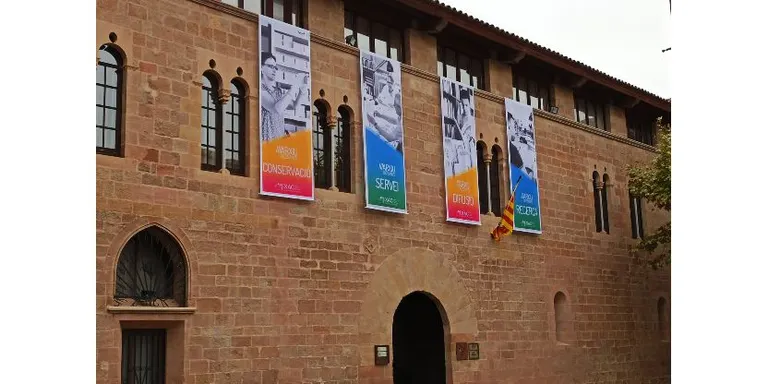 L'Arxiu Comarcal del Solsonès commemora la Setmana Internacional d'Arxius amb una mostra de banderins de Solsona i una visita guiada per les instal·lacions