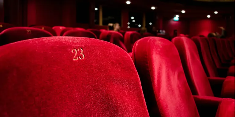 Teatre per Sant Martí amb "Es pronuncia Camí" i "Buonasera, signorina"