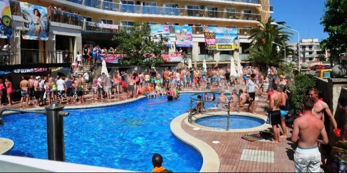 El Jutjat d'Arenys accepta a trà mit la demanda de l'Ajuntament de Calella contra l'Springbreak