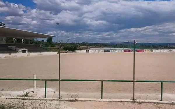 En marxa les obres d’instal·lació de gespa artificial a l’Estadi Municipal Joan Pijuan d’Altafulla