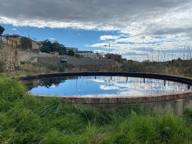 Una fuita de combustible al sistema de reg de les hortes de baix impedirà l’activitat agrària a la zona durant un temps indeterminat