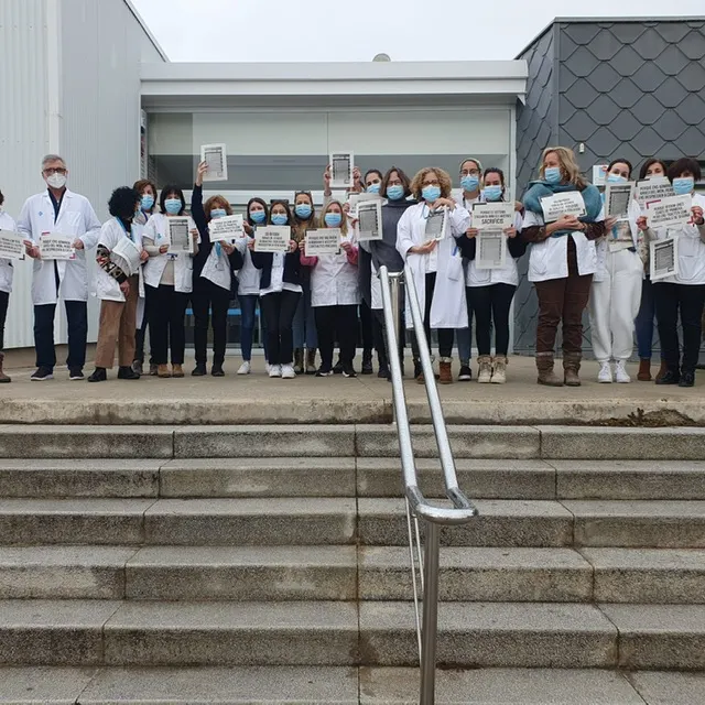 Els professionals de l’àmbit sanitari, mestres i professors tornen a sortir al carrer en una nova jornada de protestes
