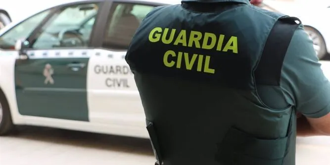 La Guàrdia Civil escorcolla un habitatge de Vilafortuny en una operació contra el tràfic de drogues