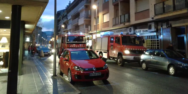 Els Bombers supervisen una caldera per mala combustió a la Seu