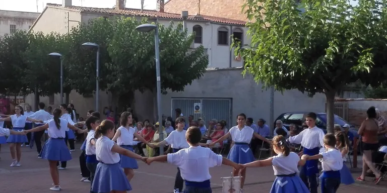 Actuació de les colles Galzeran a Els Hostalets de Pierola