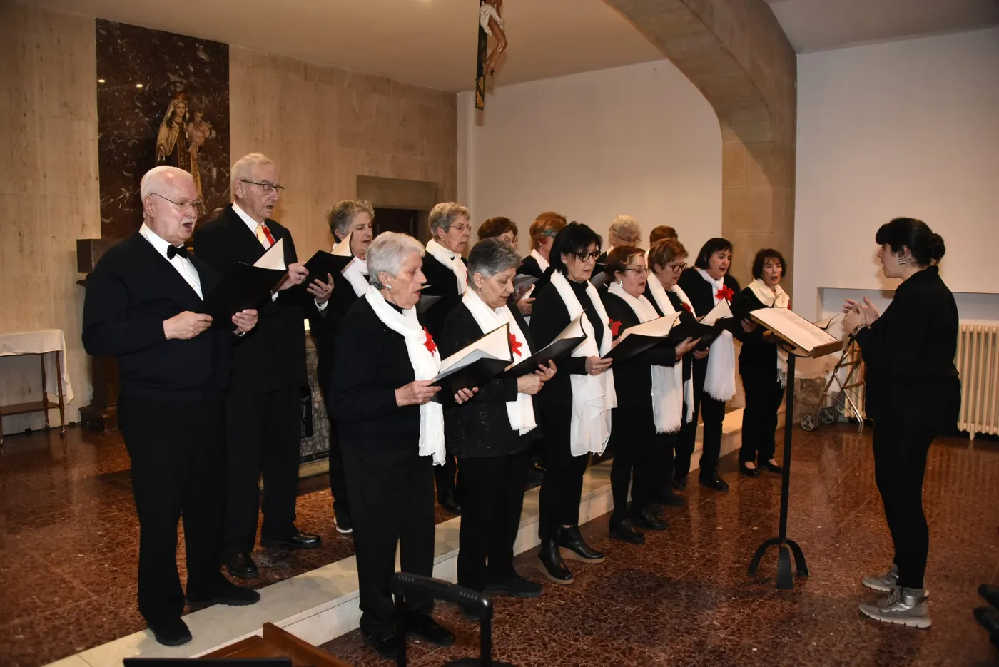 La Coral Estel de Sant Jordi estrena l'any amb una cantada a la residència