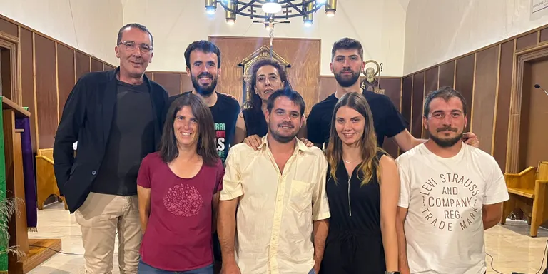 La Societat de Sant Antoni i els Campaners de Valls signen un acord per al manteniment del campanar de Sant Antoni