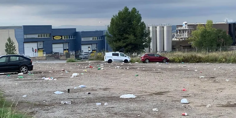 Els "botellots" multitudinaris a la Borda i el Bugarai se salden sense incidències greus