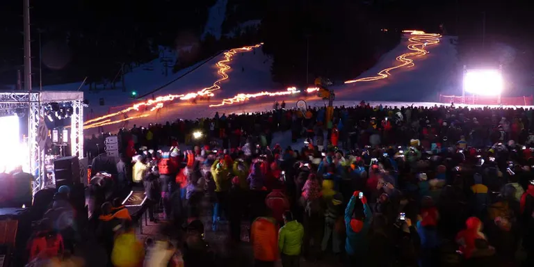 Masella celebra el 50è aniversari amb una baixada de torxes amb 3.000 persones, concerts i un piromusical