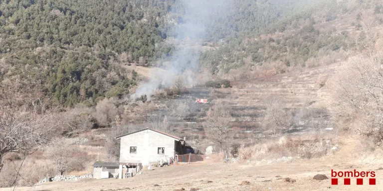 Un incendi de vegetació afecta 1,5 hectàrees a Aristot