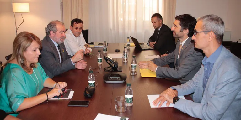Acord per accelerar el desplegament de la fibra òptica abans del 2023