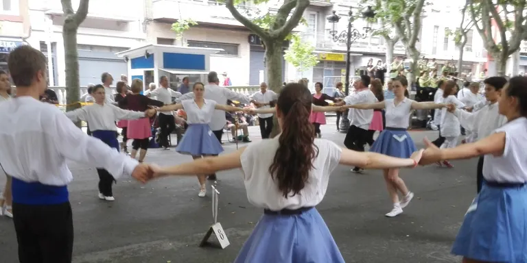 Bona actuació de les colles Galzeran a Berga