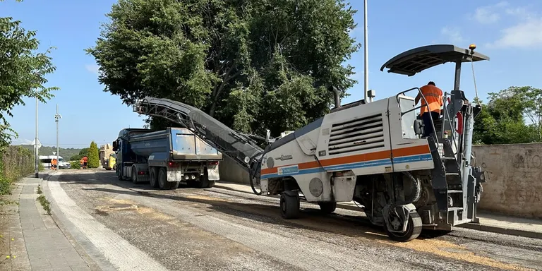 Comencen els treballs d'asfaltatge de diferents carrers de Torredembarra