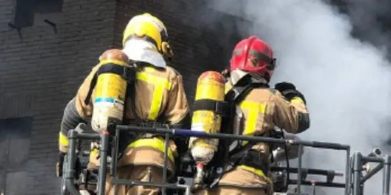 Una dona resulta ferida amb cremades greus per la deflagració d'una estufa de llenya a Tona
