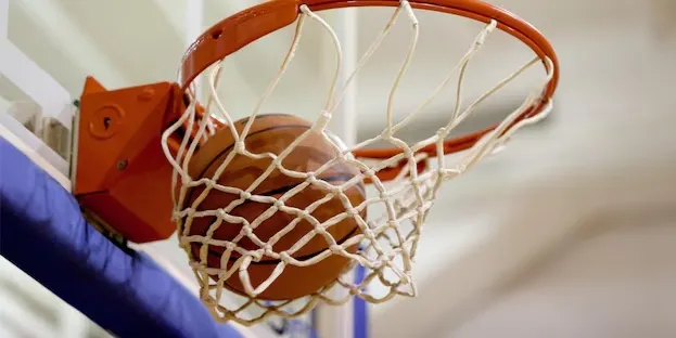 Aquest cap de setmana acaba la lliga de bàsquet i segueix la competició de futbol, futbol sala i hoquei