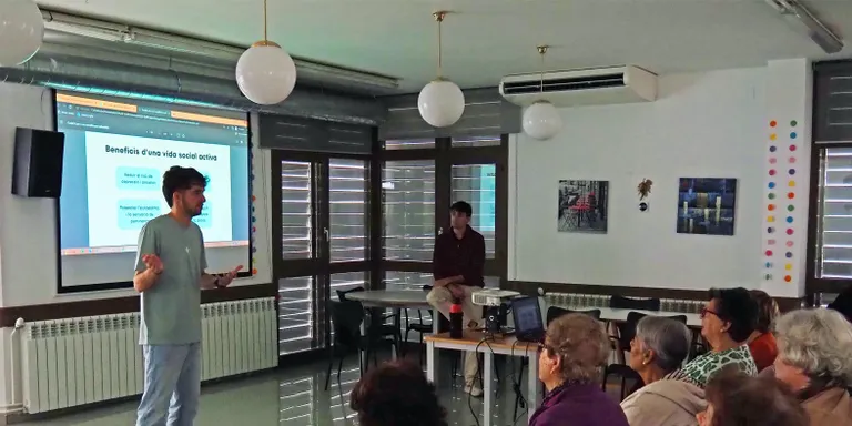 La Setmana de la Gent Gran comença amb una caminada, una actuació musical i un taller sobre envelliment saludable