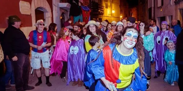 El Carnaval d'Altafulla incorpora un dinar entre colles el diumenge per facilitar l'impàs entre les rues del matí i la tarda