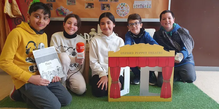 Alumnes de l'escola Aloc: «Treballem l'expressió oral i corporal amb el projecte de teatre»