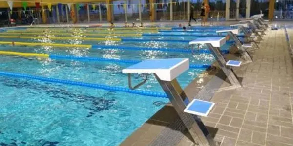 Torredembarra tanca preventivament dues de les seves piscines per motius sanitaris