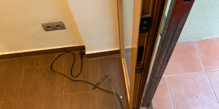 Desmantellada una plantació de marihuana a Lloret protegida amb sistemes d'electrocució