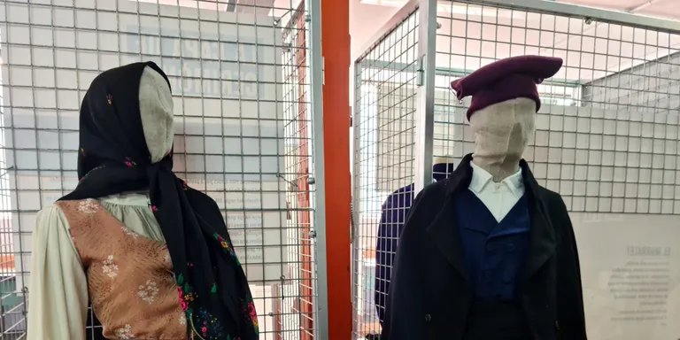 La Vall Fosca recull en una exposició la vestimenta utilitzada durant el segle XIX