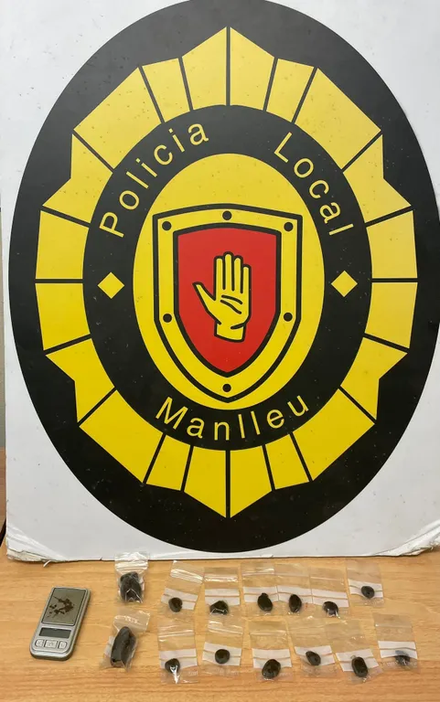 Detenen un home a Manlleu amb una dotzena de bosses de marihuana preparades per vendre