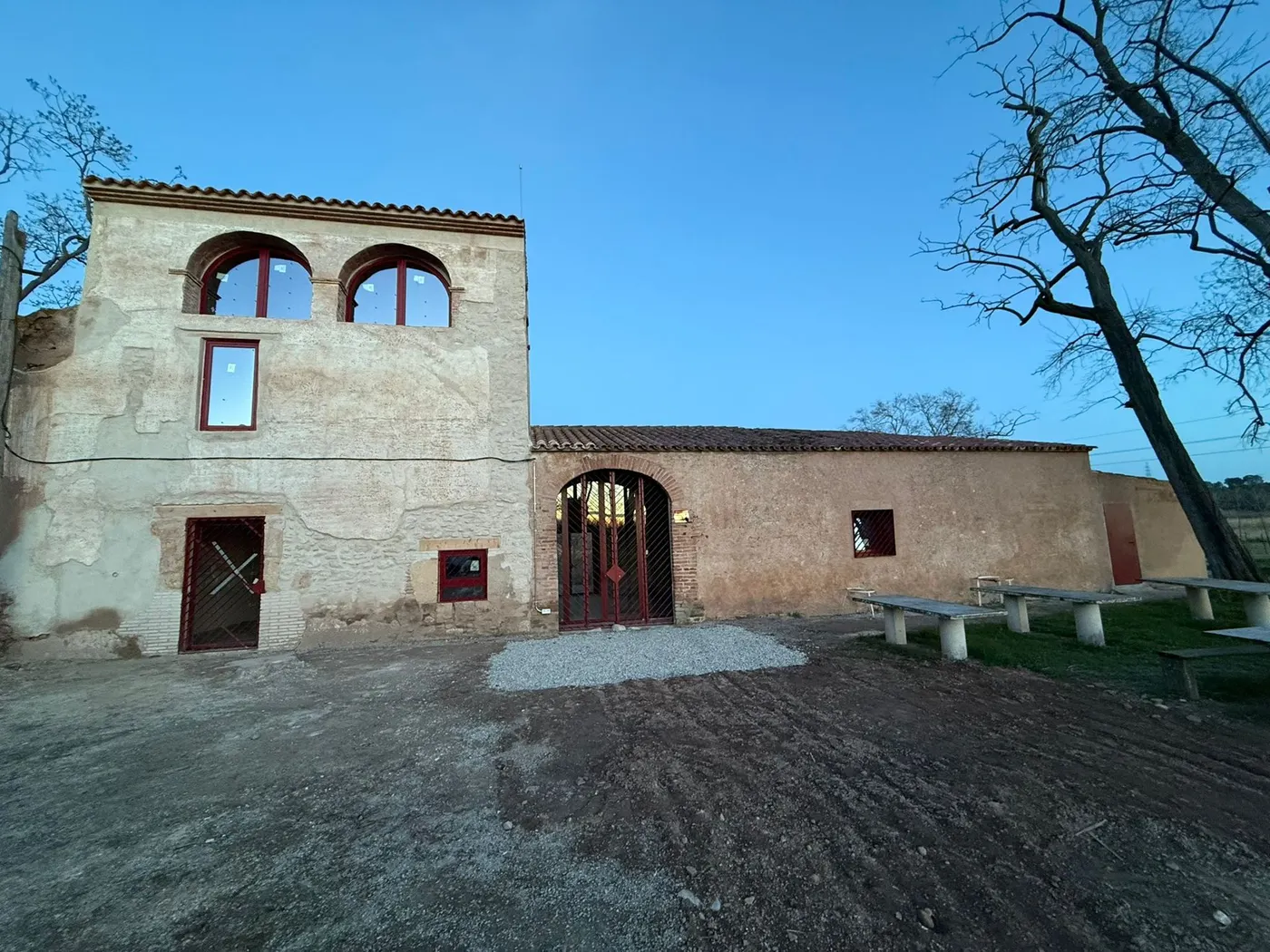Així ha estat la recuperació de la torre i magatzem de la Granja