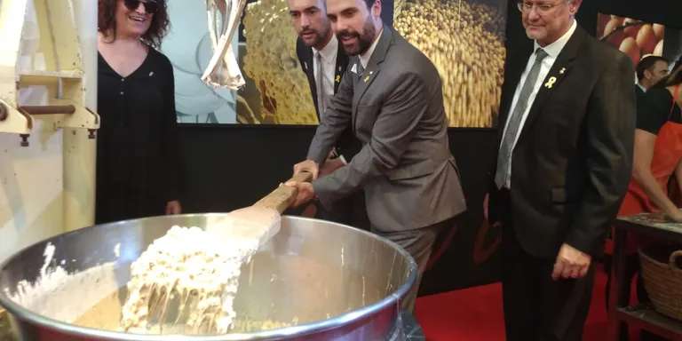 El President del Parlament inaugura la 30a Fira del Torró i la Xocolata a la Pedra