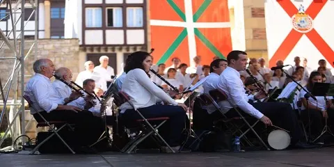 53. EDICIÓN DEL ALARDE DE TXISTULARIS ESTE DOMINGO EN GIPUZKOA PLAZA