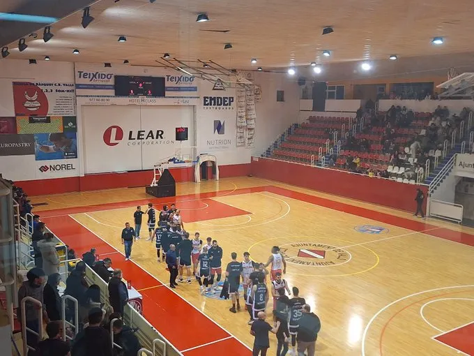 El CB Valls necessita la pròrroga per vèncer el Mollet
