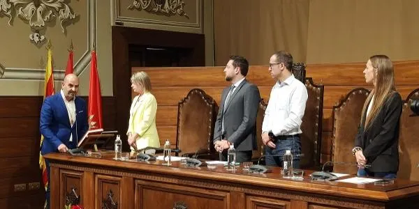 El torrenc Vale Pino (PSC) pren possessió com a diputat de la Diputació de Tarragona