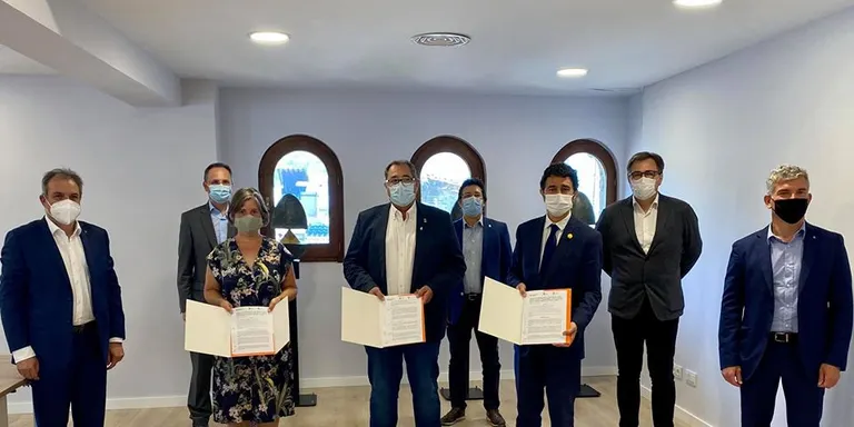 Signat el conveni per desenvolupar el sector industrial dels Vilansats, a Organyà