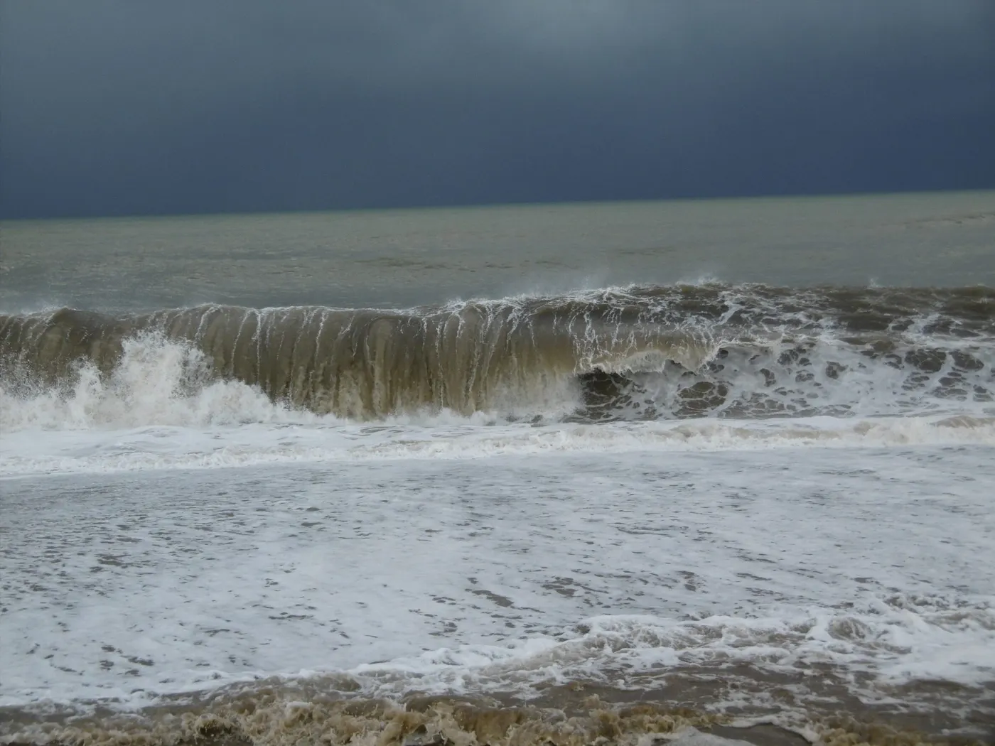 Temporal marítim amb onades fregant els 3 metres