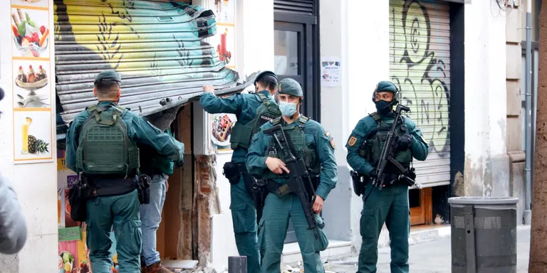 Quinze detinguts en un operatiu de la Guàrdia Civil contra el tràfic de drogues amb 12 registres a Barcelona