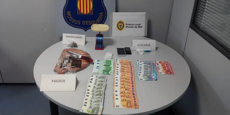 Policia Local i Mossos d'Esquadra detenen el propietari d'un bar on s'hi consumien drogues