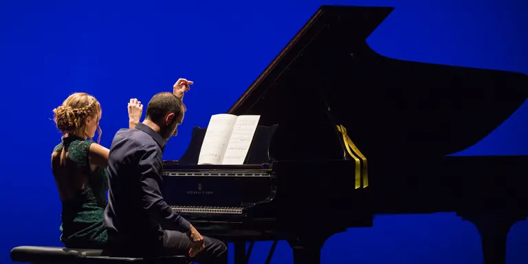El duo de piano Àmarim reinterpretarà aquest diumenge el Rèquiem de Mozart a la Cripta de l'Ermita