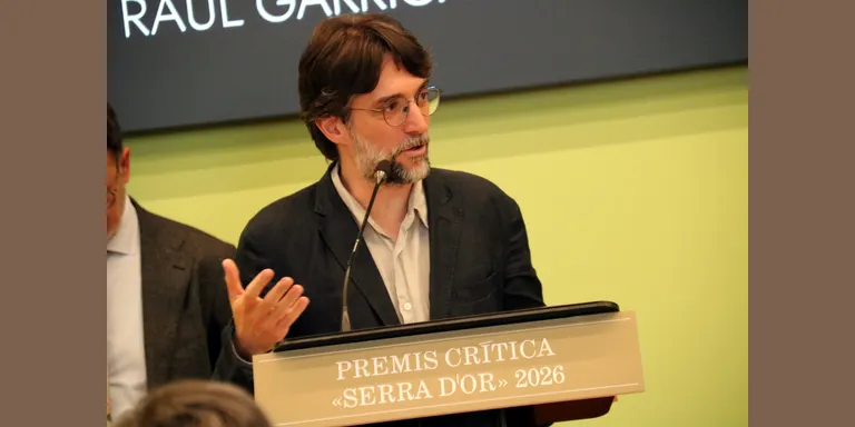 L’escriptor solsoní Raül Garrigasait rep el Premi Crítica Serra d’Or d’assaig per ‘La roca i l’aire. Art i religió de Llull a Tàpies’