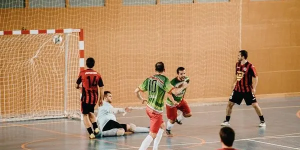 El Catllar Atlètic perd a la pista del Flix i cau a les places de descens (8-7)