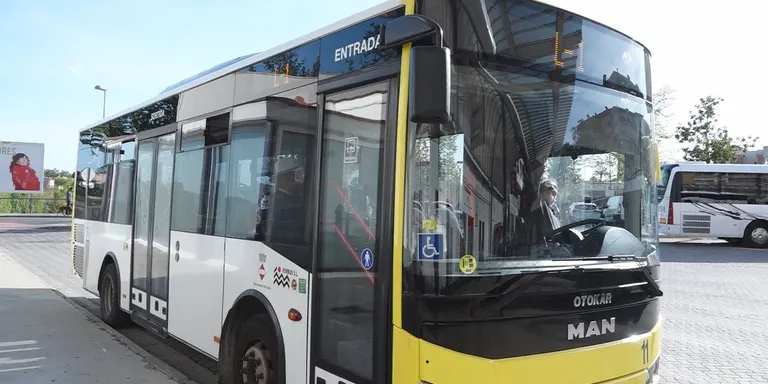 El ple de Valls aprova una nova pròrroga per al servei de transport urbà
