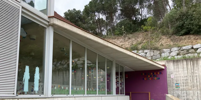 Les altes temperatures a les aules incomoden en la tornada a l'escola