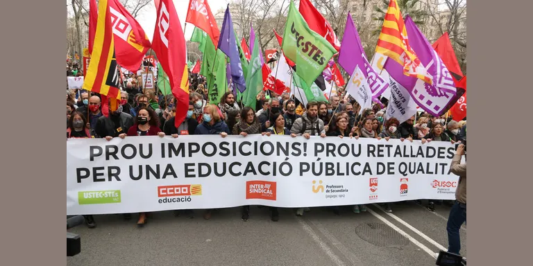 Ampli seguiment de la vaga de l'Ensenyament a les escoles i instituts de Pineda