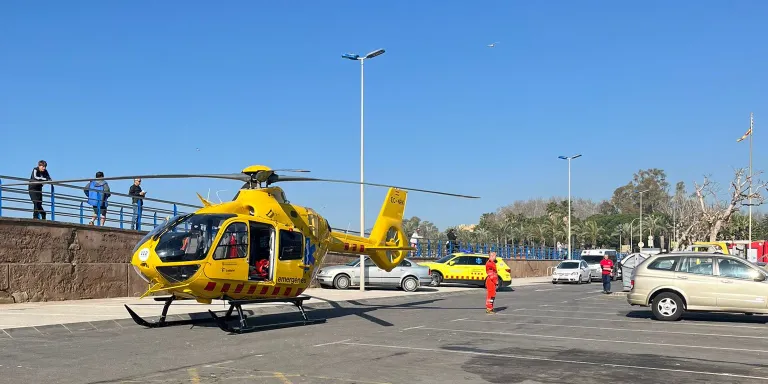 Dos ferits greus en un accident en una embarcació al Port de Cambrils