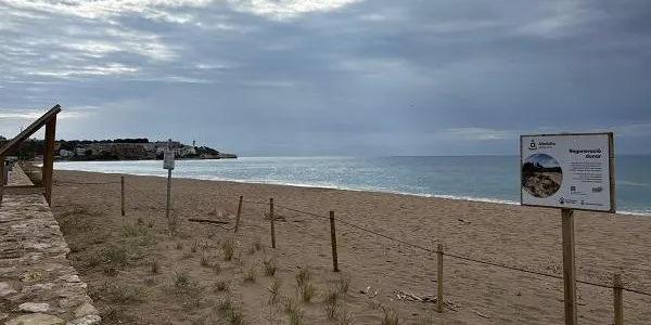 La sorra de Torredembarra no arriba, de moment