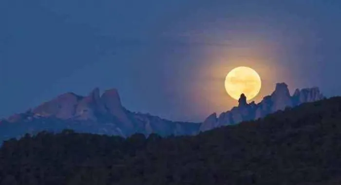 Els experts diuen que serà la lluna més gran del segle XXI (foto: 324)