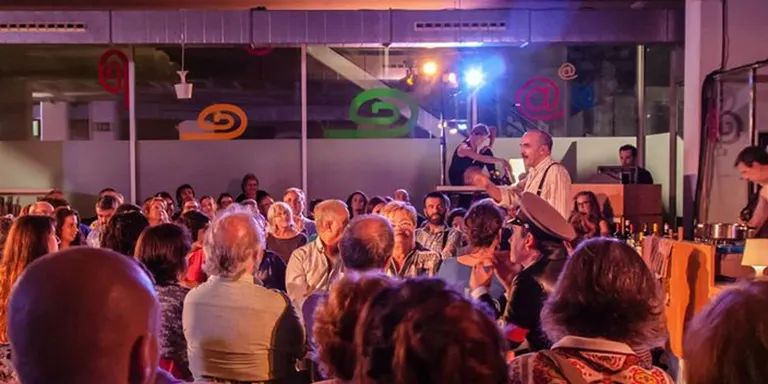 ‘Carvalho contra Vázquez Montalbán’ es veurà a la Biblioteca amb 15 actors rubinencs