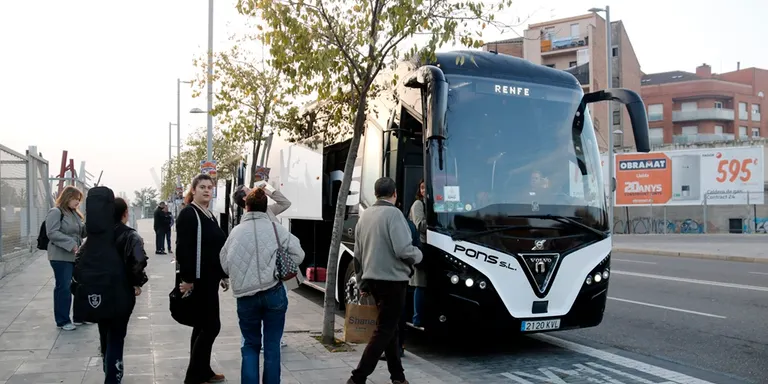 Menys passatgers de l'habitual i un servei alternatiu per carretera en la jornada de vaga a l'estació de Lleida