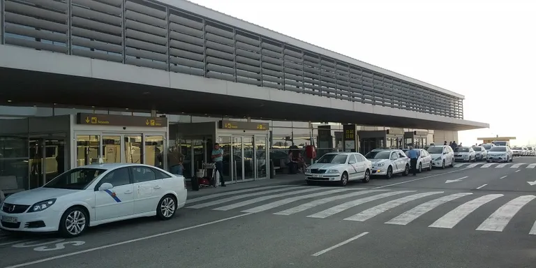 Els aeroports de Reus i Barcelona connectaran en trenta minuts per tren abans de 2026
